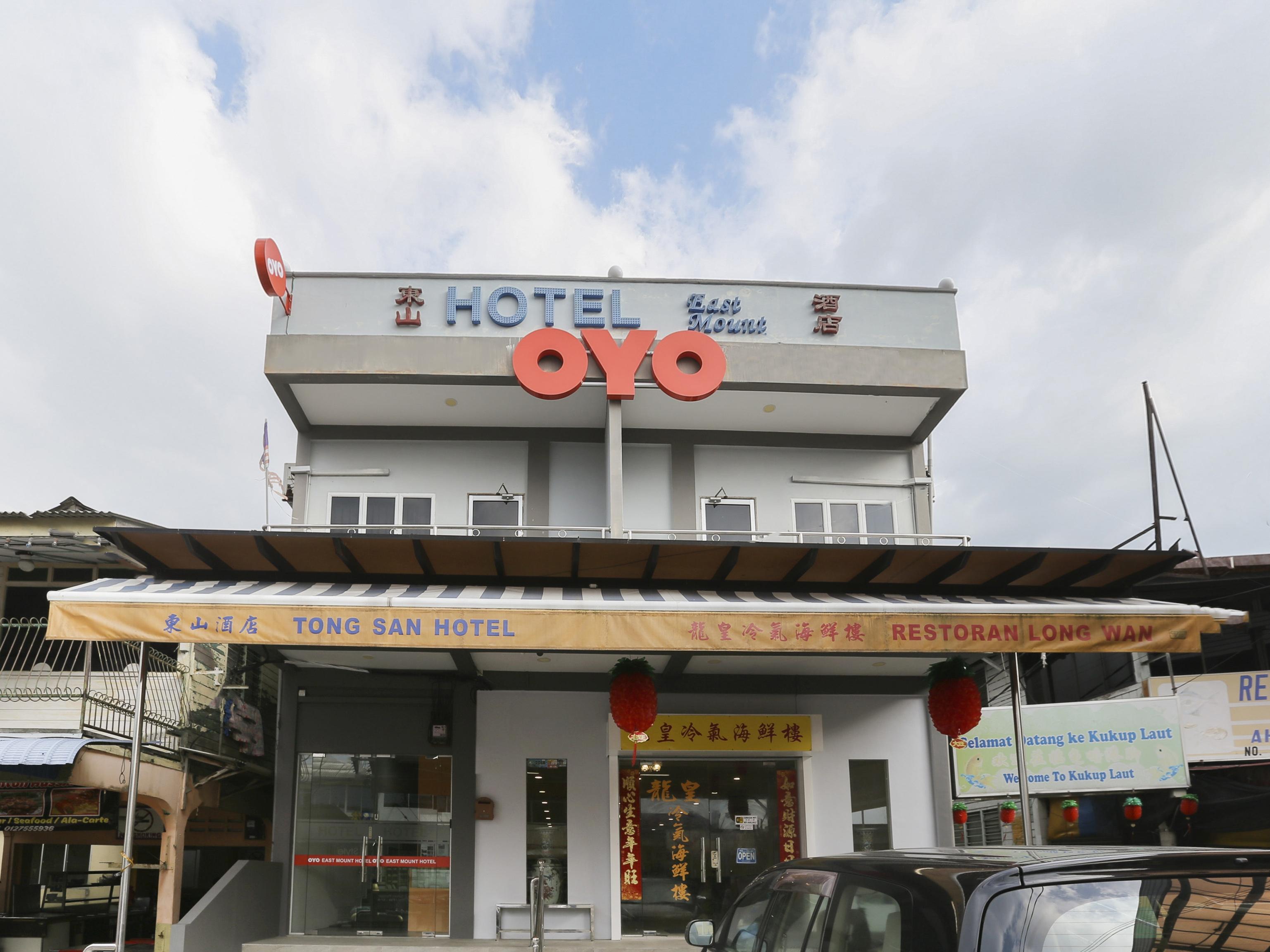 Oyo 89915 East Mount Hotel Кукуп Экстерьер фото
