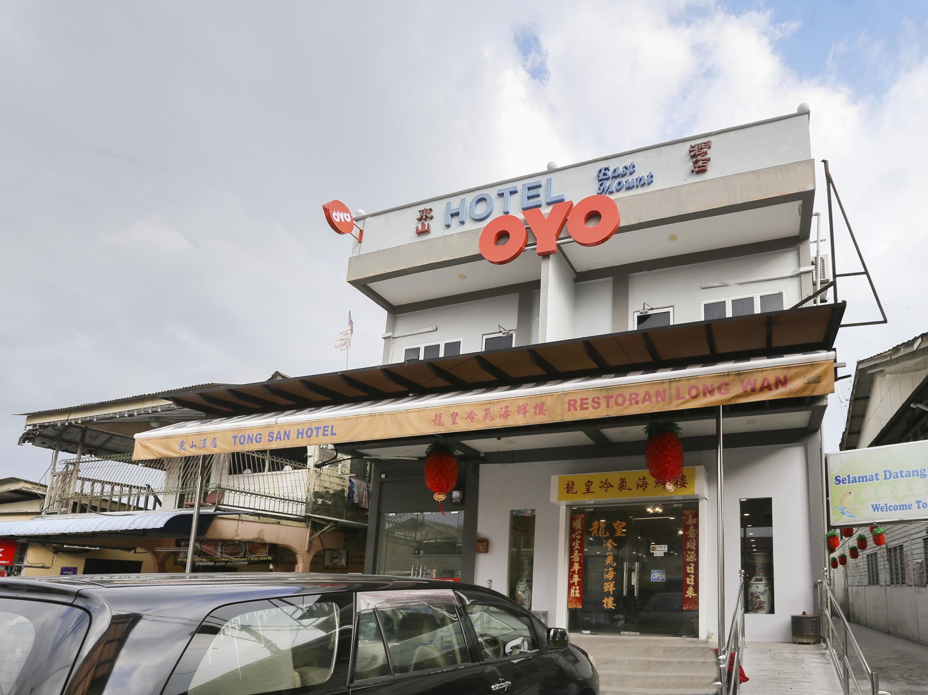 Oyo 89915 East Mount Hotel Кукуп Экстерьер фото