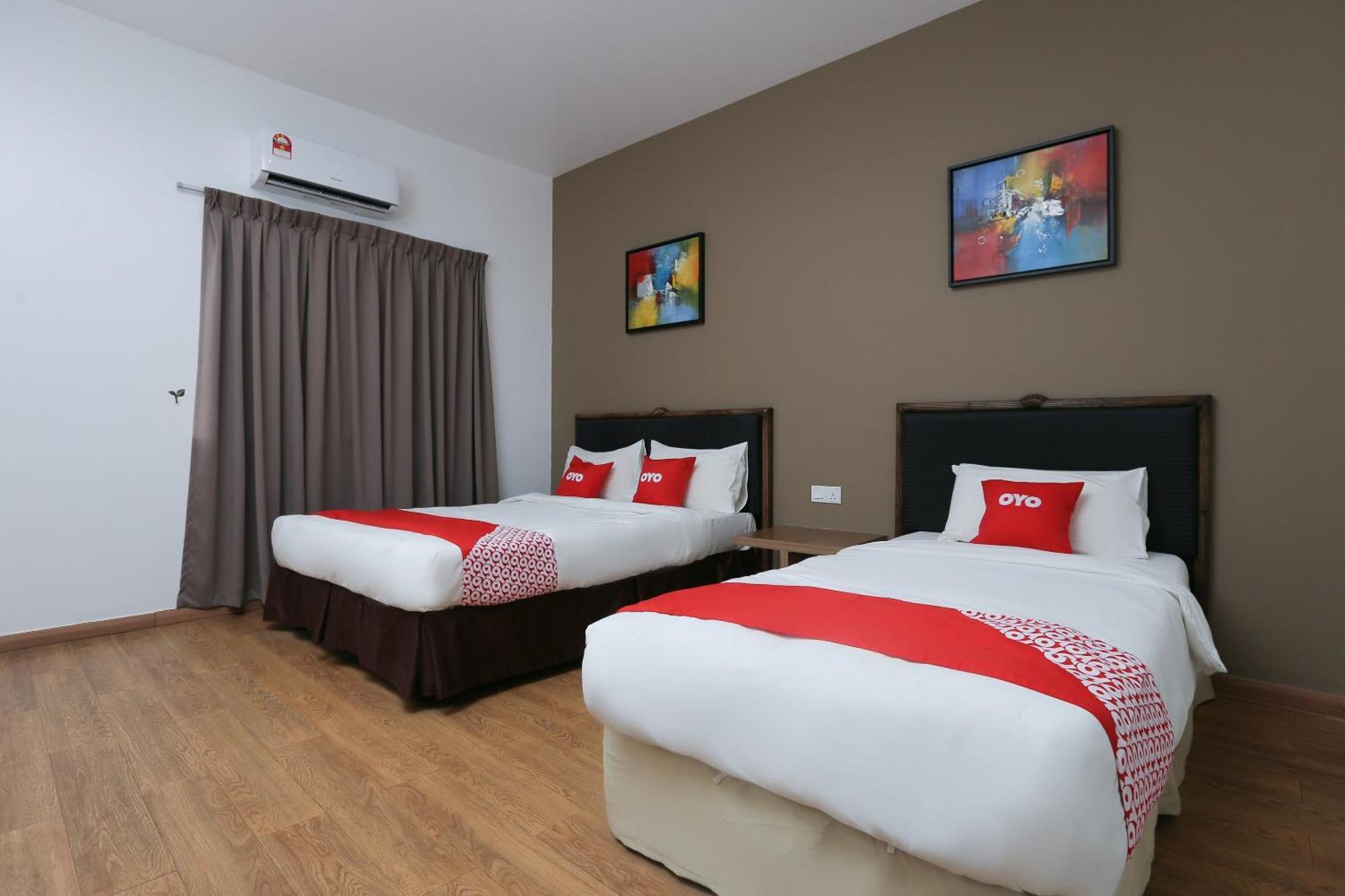 Oyo 89915 East Mount Hotel Кукуп Экстерьер фото