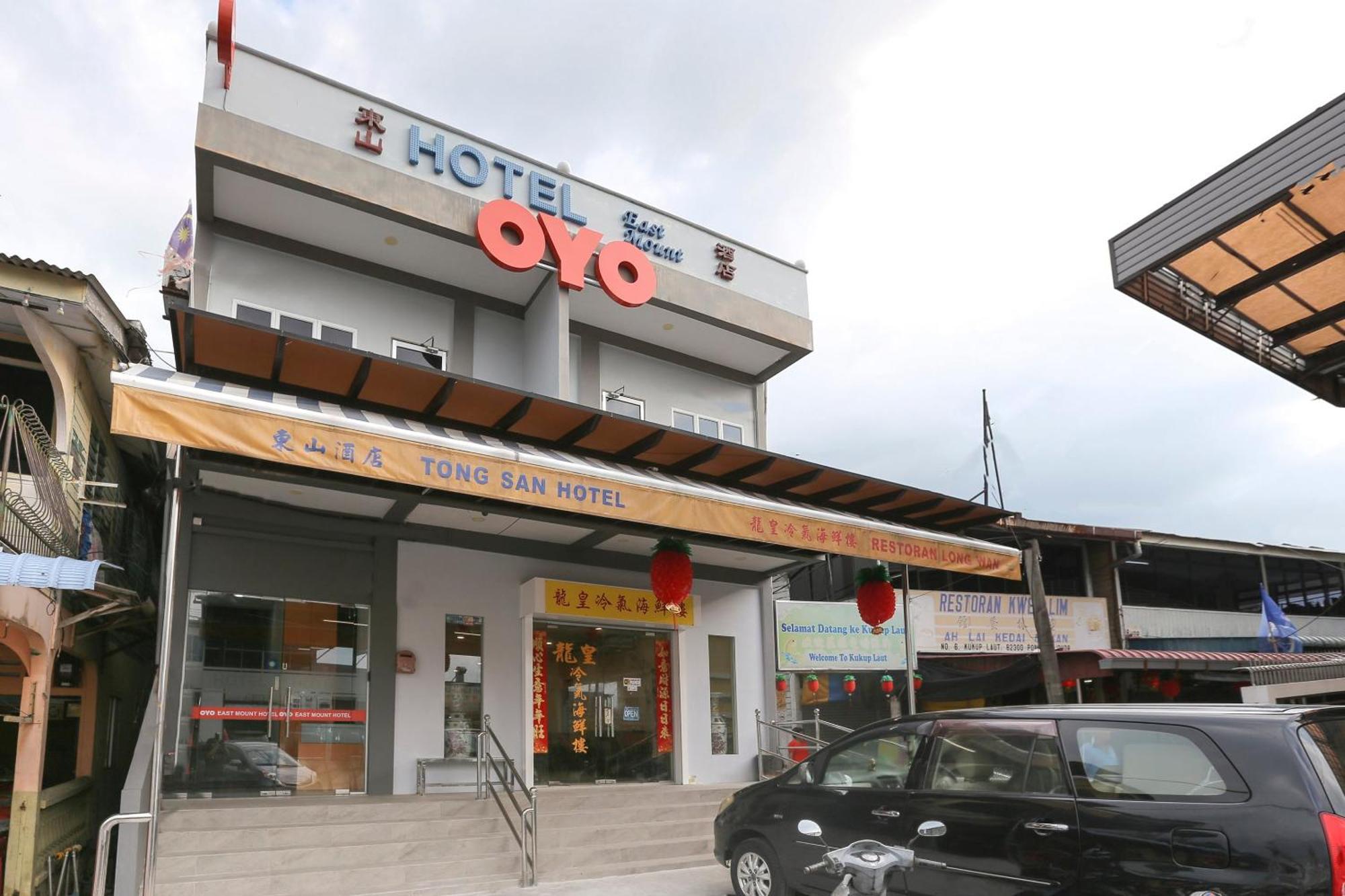 Oyo 89915 East Mount Hotel Кукуп Экстерьер фото